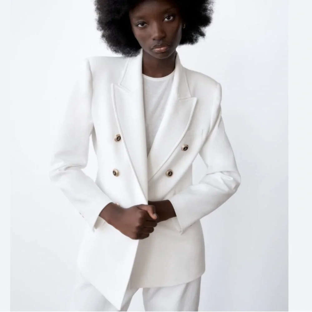 🤍 ZARA White Double-Breasted Blazer – Size M 🤍 - Picture 3 of 8